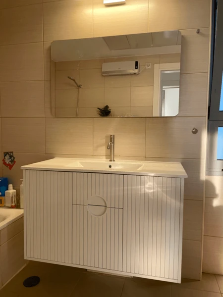 פתרונות אחסון לארונות אמבטיה – איך לארגן ביעילות את החלל?