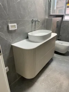 ארון אמבטיה מעוצב בצורה עגולה