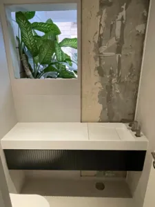 ארון אמבטיה שחור נמוך וקטן